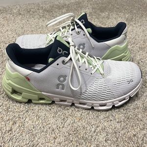 Like new On Cloud Cloudflyer size 9.5